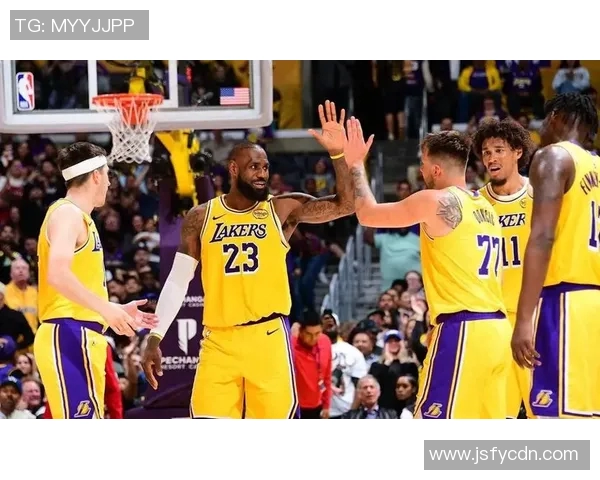 2015年12月热火与湖人激战回顾：经典对决与球星风采的精彩瞬间